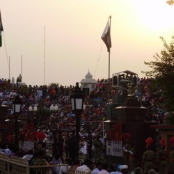 How India Pakistan border crossing ceremony look like?