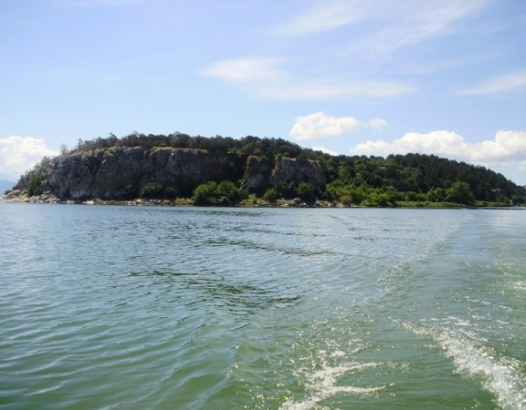 Snake Island, Golem grad