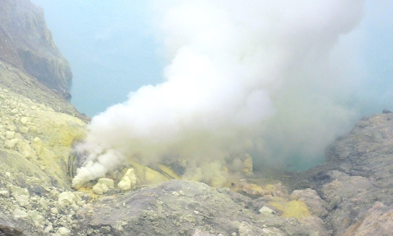 sulfur mining in kawah ijen