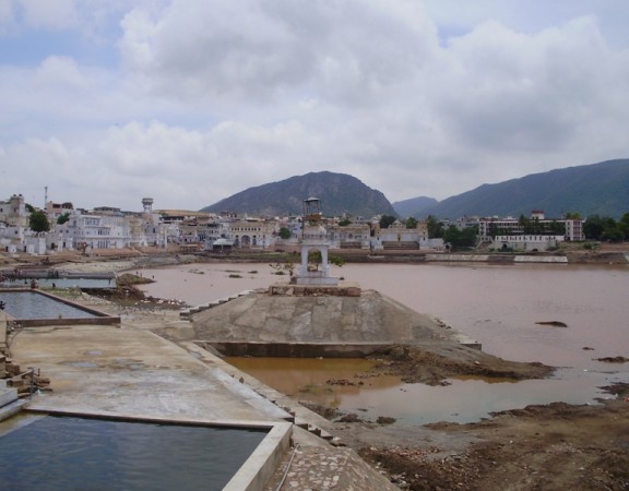 Ghats around Pushkar lake