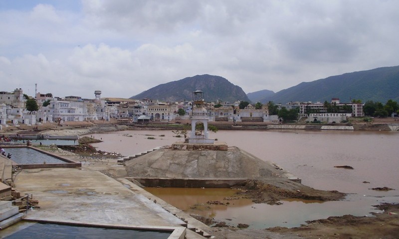 Ghats around Pushkar lake