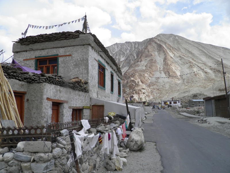 on the way pangong lake