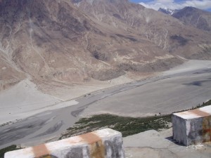 road from leh to nubra velley