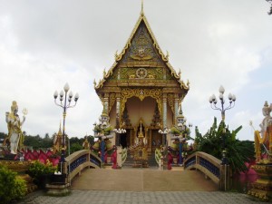 Wat Plai Laem